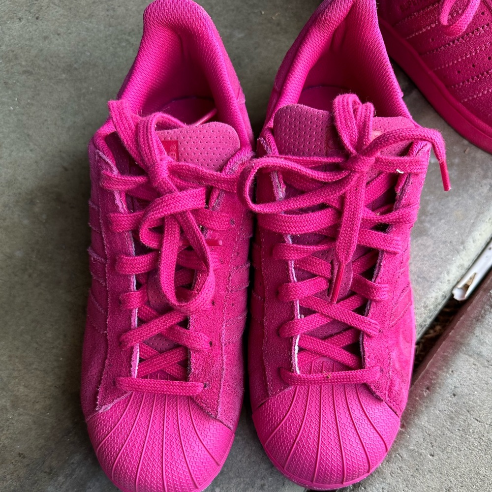 Adidas magenta